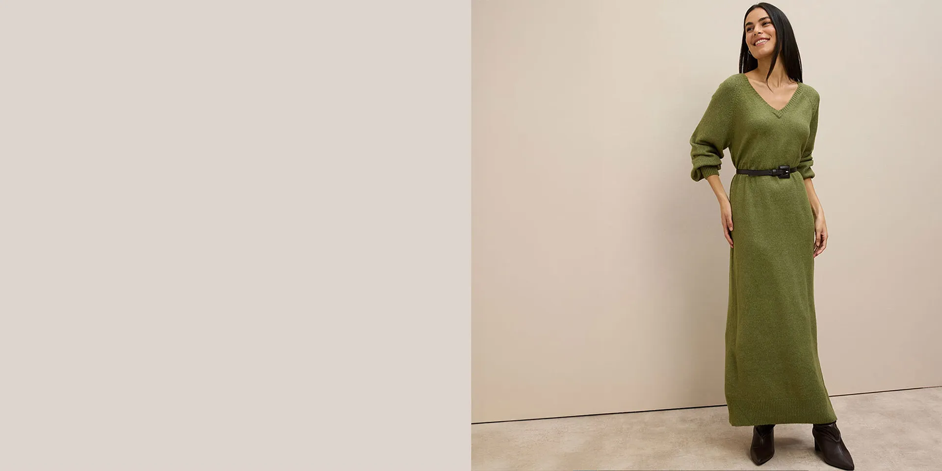 Olivově zelené maxi šaty s výstřihem do V a úzkým páskem.