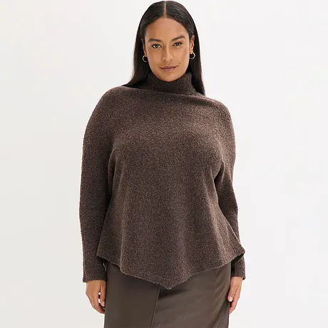 Hnědý rolák s asymetrickým lemem.