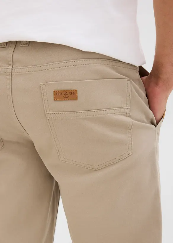 Dlouhé bermudy s nakládanými kapsami, Regular Fit, bonprix