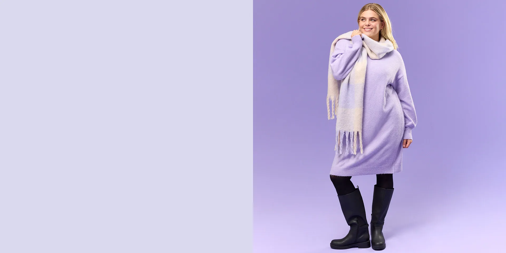 Fialové pletené šaty s bílým šátkem, tmavými punčochami a černými botami.