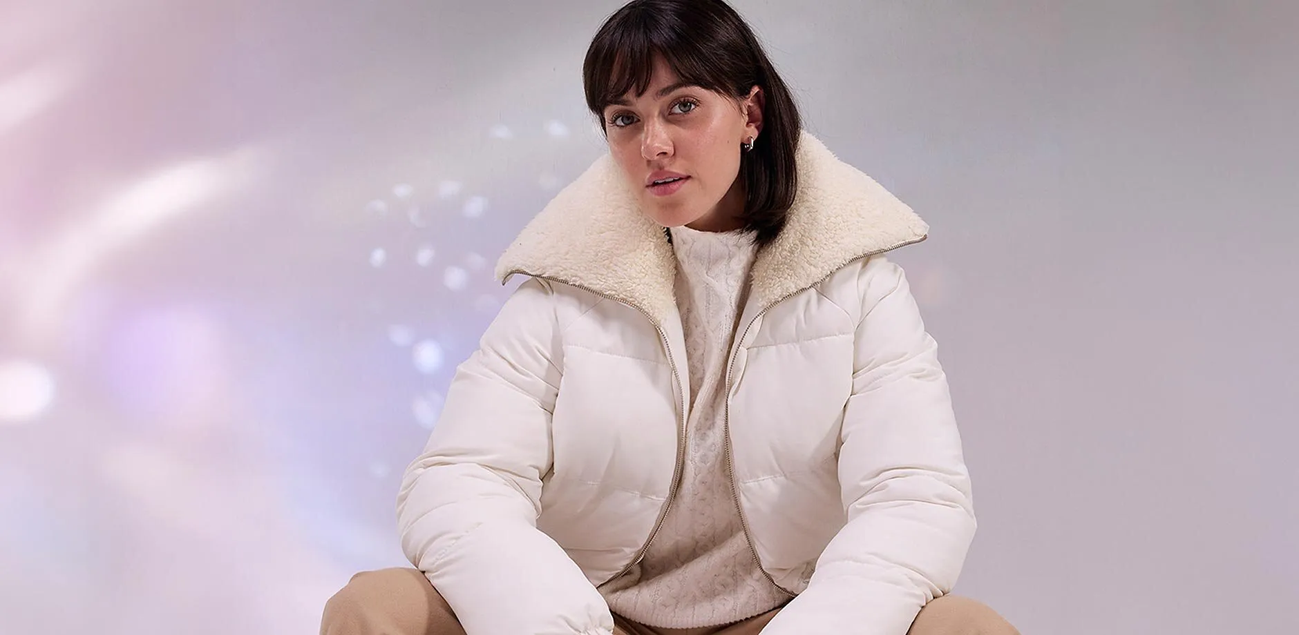 Žena - Pro&scaron;&iacute;van&aacute; bunda s l&iacute;mcem z medv&iacute;dkov&eacute;ho ply&scaron;e - perlově b&iacute;l&aacute;