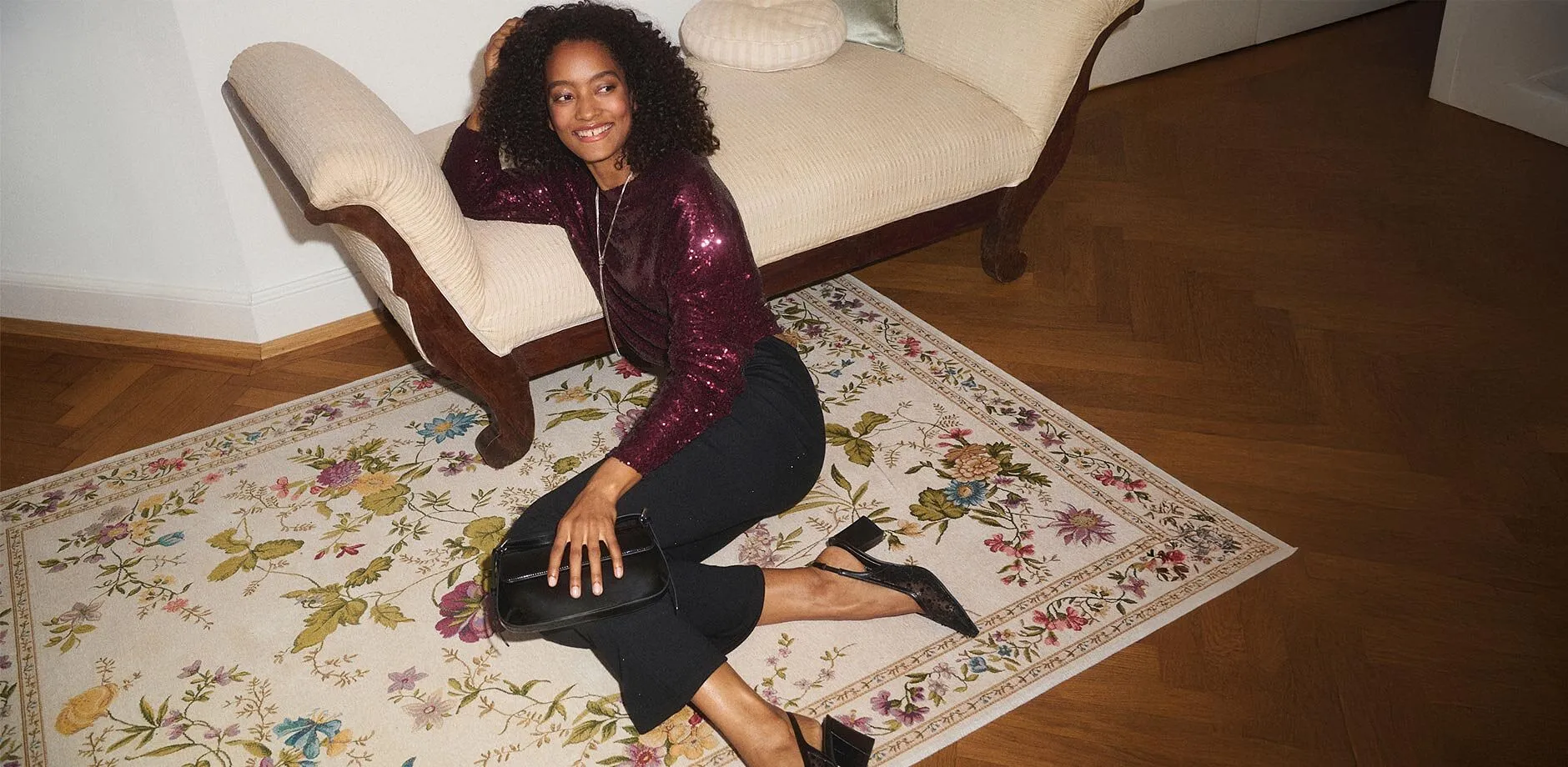 Elegantn&iacute; triko ve v&iacute;nov&eacute; barvě a dž&iacute;ny