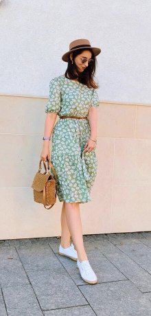 Žena - Zavinovací šaty se zlatými třpytkami - pastelově zelená s květy