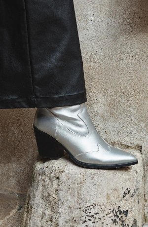 Žena - Kovbojská kotníková obuv - stříbrná