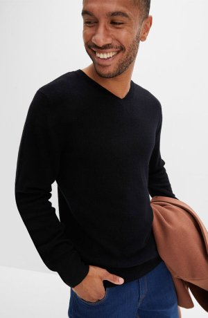 Muž - Vlněný svetr s podílem Good Cashmere Standard® a výstřihem do V - černá