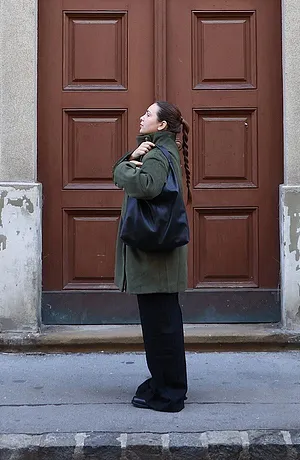 Žena - Krátký kabát ve vlněném vzhledu - tmavě olivová