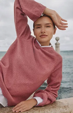 Trendy - Pletený svetr s kapucí - jemně bobulová