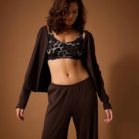 Žena - Bezešvý vatovaný podprsenkový top Feel Comfort - s leopardím potiskem