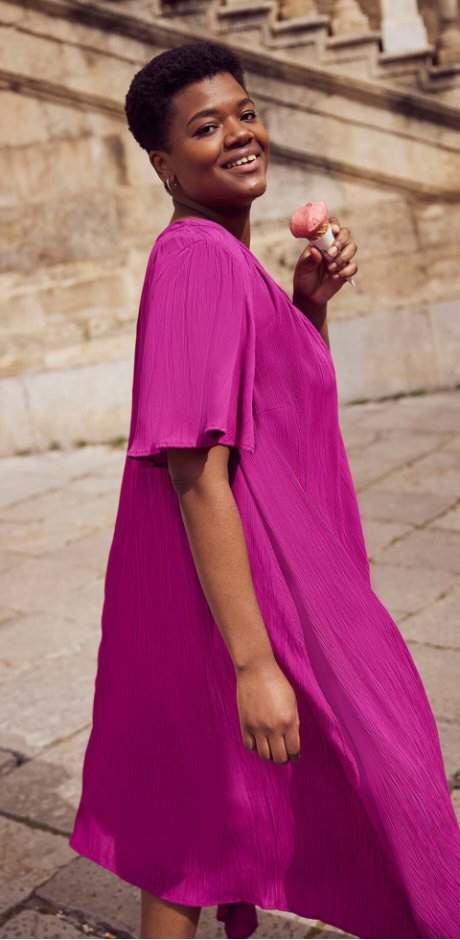 Žena - Dlouhé kaftanové šaty z krepu, široký střih - fialovorůžová