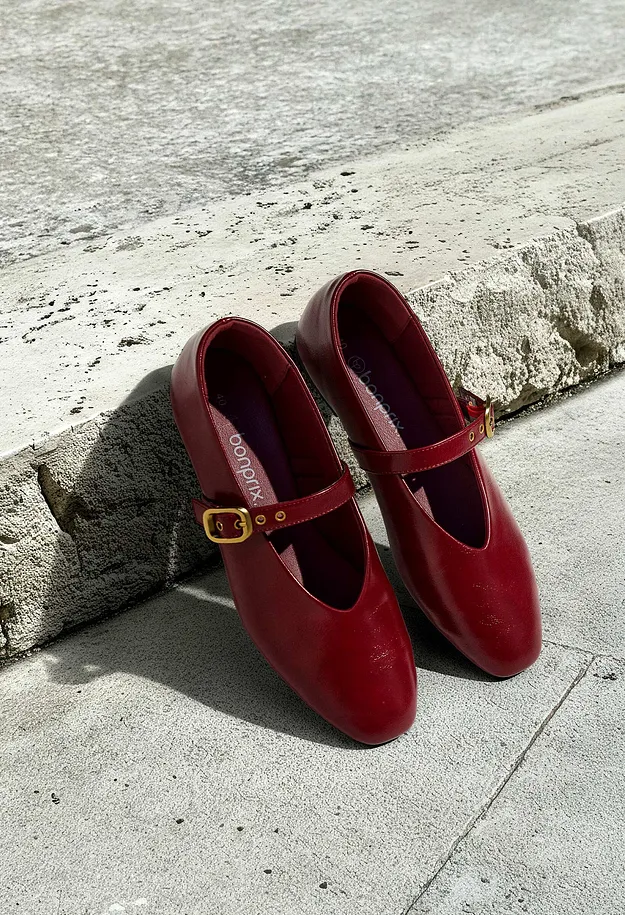 Žena - Baler&iacute;ny s očky - rub&iacute;nově červen&aacute;