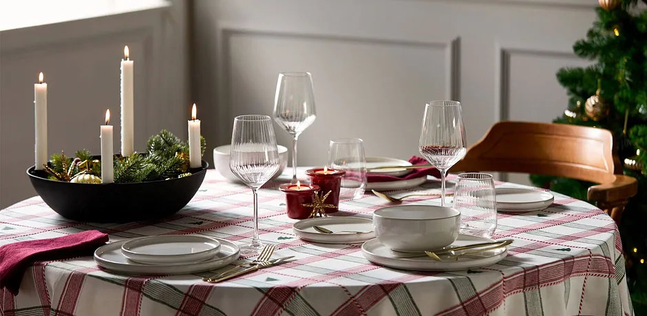 Dům - Svícen ve tvaru misky na 4 svíčky - černá