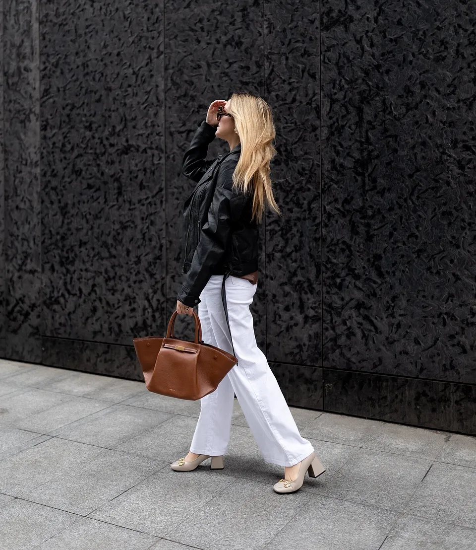 Žena - Oblečen&iacute; - Bundy & kab&aacute;ty - Bundy