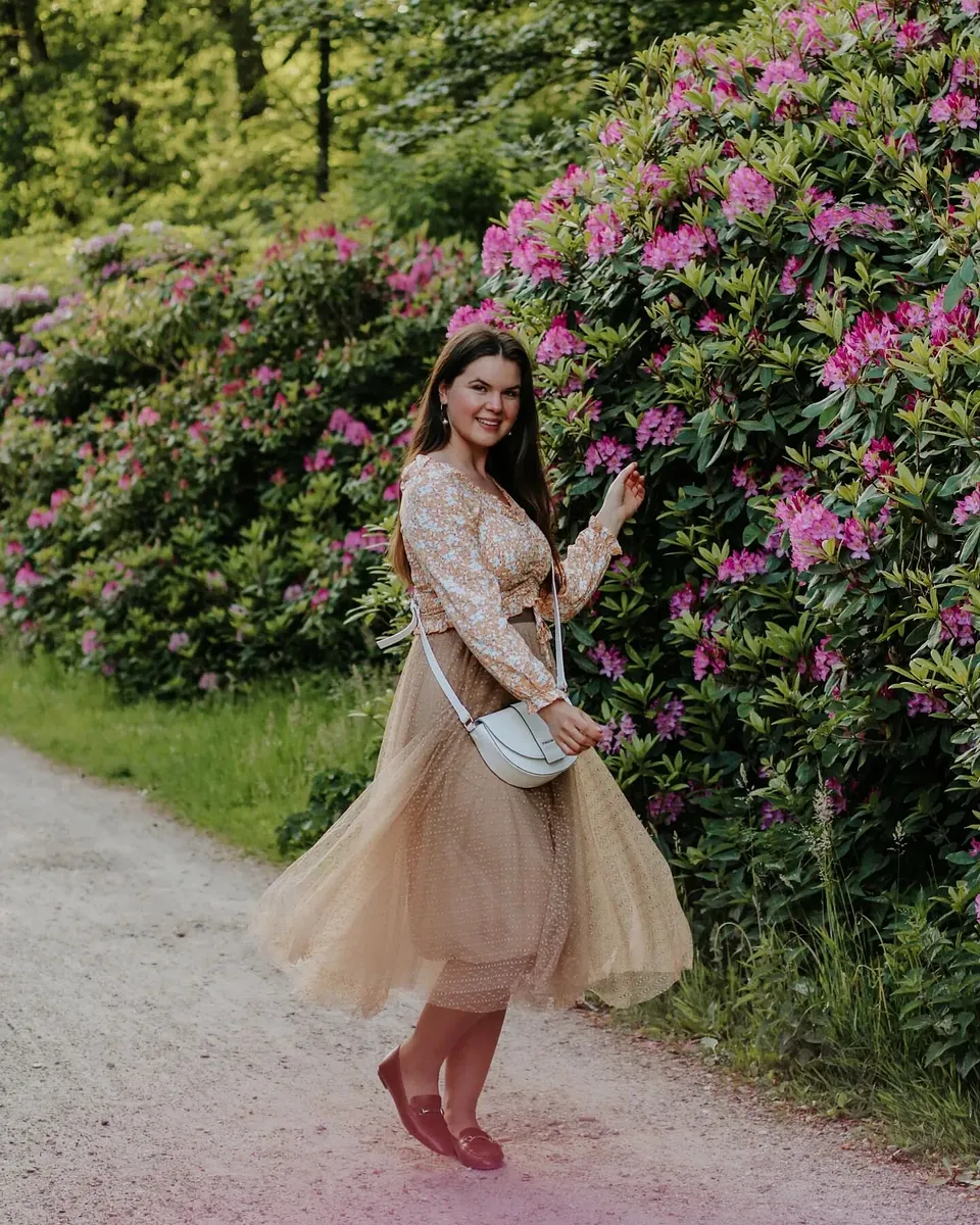 Žena - Oblečen&iacute; - Sukně - Sukně po kolena