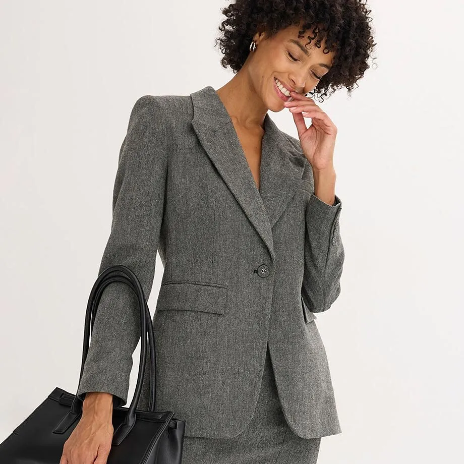 &Scaron;ed&eacute; sako ze strukturovan&eacute; l&aacute;tky.