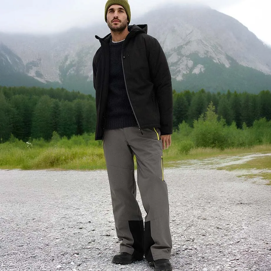 Tamav&aacute; zimn&iacute; bunda, &scaron;ed&eacute; kalhoty a zelen&aacute; čepice