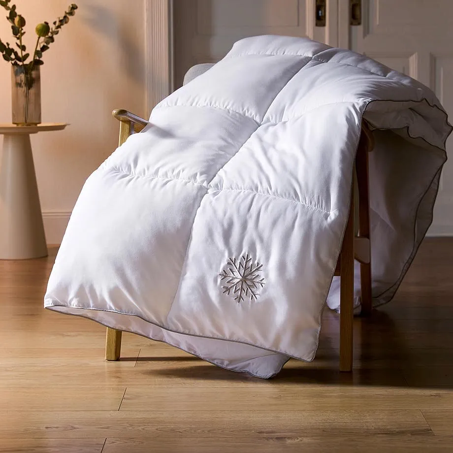 B&iacute;l&aacute; přikr&yacute;vka