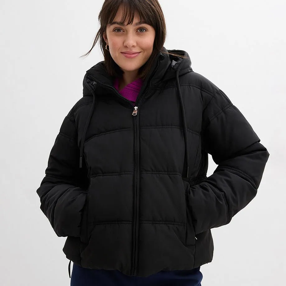 Čern&aacute; zimn&iacute; bunda s kapuc&iacute;