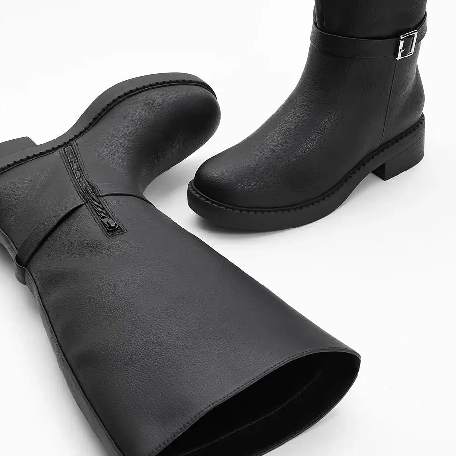 Elegantn&iacute; čern&eacute; kozačky