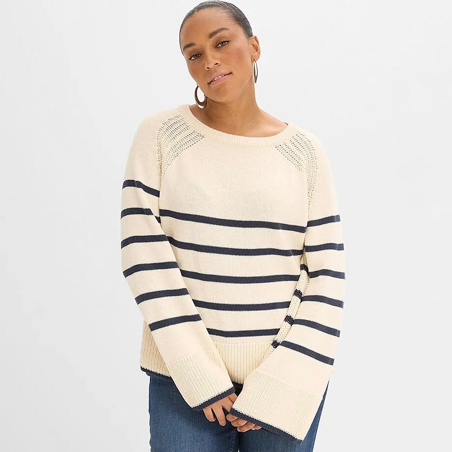 Pruhovan&yacute; svetr s modr&yacute;mi dž&iacute;nami