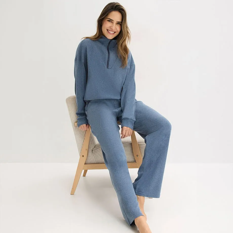 Pohodln&yacute; modr&yacute; oblek