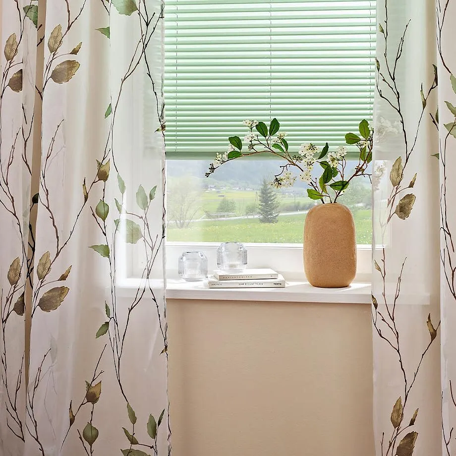 Z&aacute;clony s květinov&yacute;m vzorem 