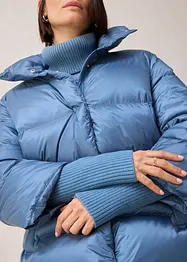 Péřová bunda s recyklovaným peřím a pletenými rukávy, bonprix