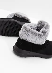 Šněrovací kotníková obuv značky Skechers, Skechers