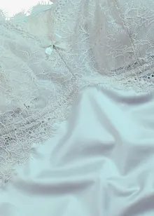 Negližé s lesklým materiálem, bonprix