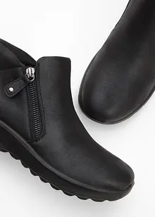 Kotníková obuv značky Skechers, Skechers