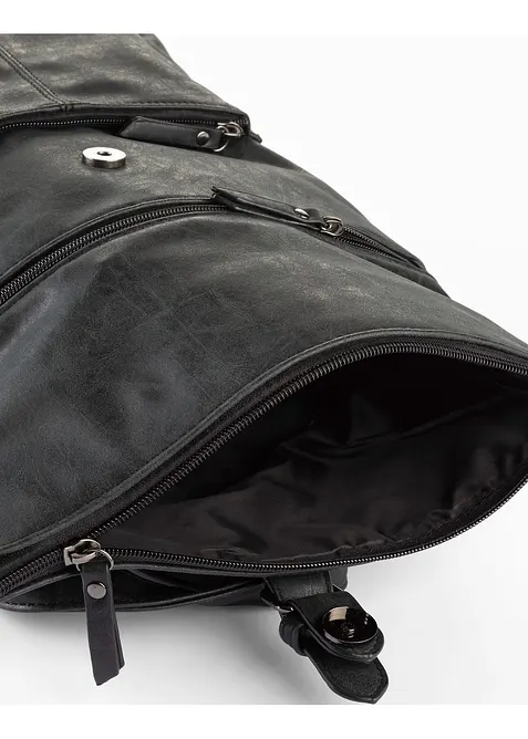 Batoh s vněj&scaron;&iacute; kapsou a ozdobnou přezkou, bonprix