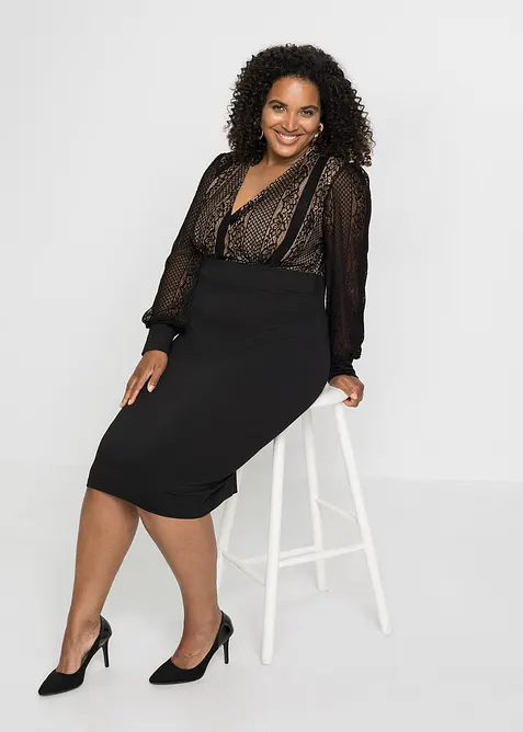 Postavu podtrhující šaty s krajkou, bonprix