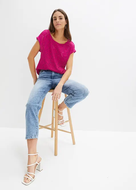 Triko s d&iacute;rkovanou v&yacute;&scaron;ivkou, bonprix