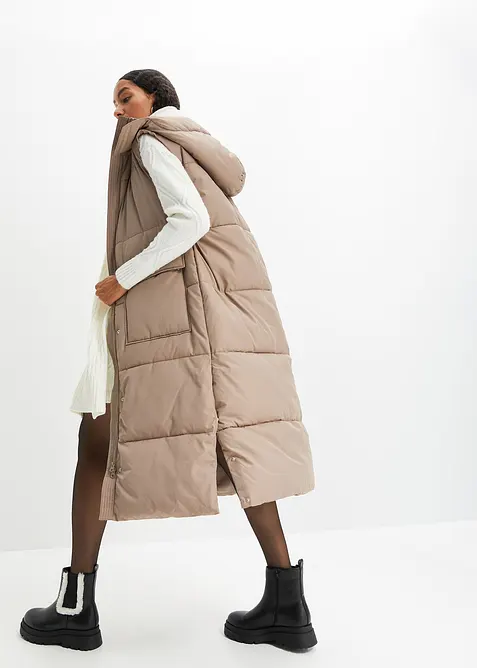 Vatovan&aacute; vesta z recyklovan&eacute;ho polyesteru, s odn&iacute;matelnou kapuc&iacute;, bonprix