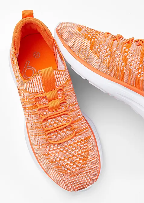 Pohodlné nazouvací tenisky z měkkého materiálu, bonprix