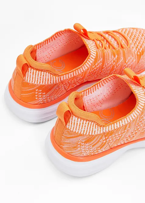 Pohodlné nazouvací tenisky z měkkého materiálu, bonprix