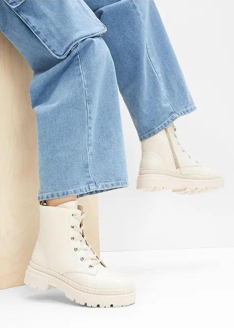 Šněrovací kotníková obuv s profilovanou podrážkou, bonprix