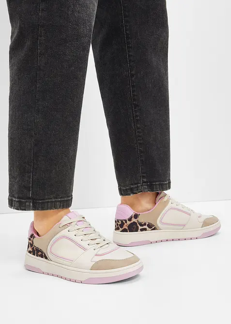 Tenisky s detaily se zv&iacute;řec&iacute;m vzorem, bonprix