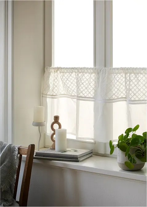 Vitr&aacute;žkov&aacute; z&aacute;clona z organick&eacute; bavlny s v&yacute;&scaron;ivkou, bonprix