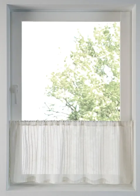 Vitrážková záclona s jemnými proužky, bonprix