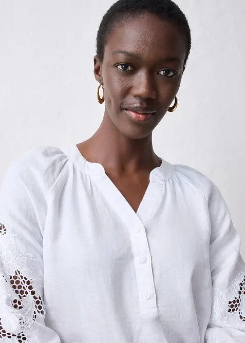 Tunika z čist&eacute;ho lnu, s d&iacute;rkovanou v&yacute;&scaron;ivkou, bonprix