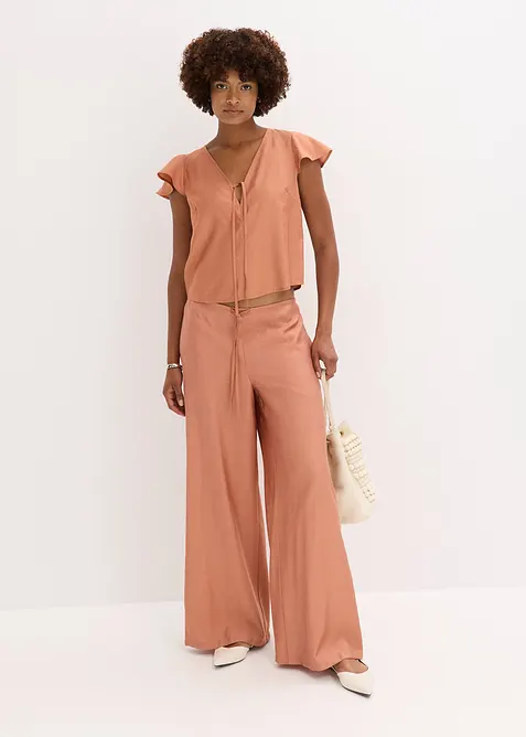 Halenka s volánovými rukávy a lesklým vzhledem, bonprix