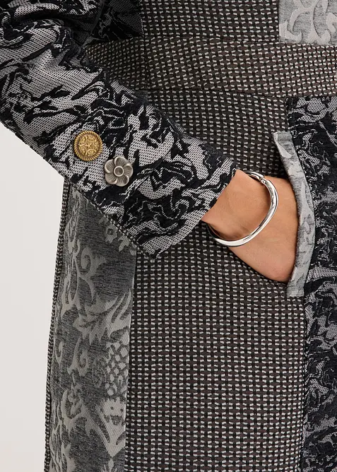 Kr&aacute;tk&yacute; kab&aacute;t s propracovan&yacute;m žak&aacute;rov&yacute;m vzhledem, bonprix