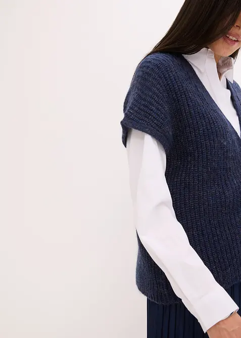 Pleten&aacute; vesta s ozdobn&yacute;mi knofl&iacute;ky a pod&iacute;lem vlny, bonprix