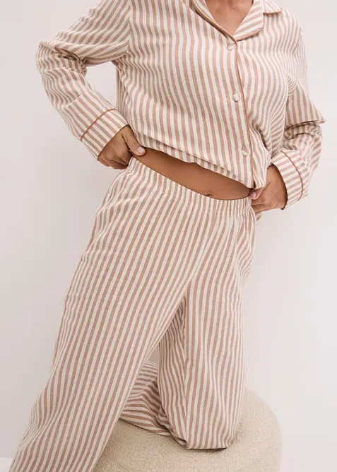 Tkan&eacute; flanelov&eacute; pyžamo s d&aacute;rkovou ta&scaron;tičkou, bonprix