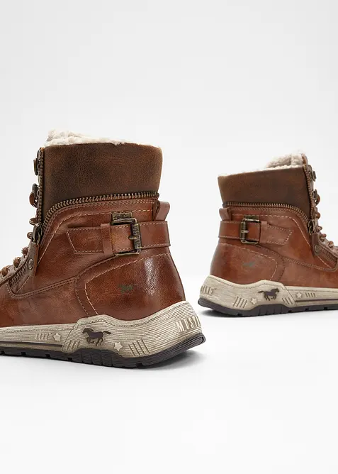 Kotníkové tenisky značky Mustang, Mustang