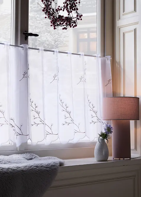 Vitrážková záclona s výšivkou, bonprix