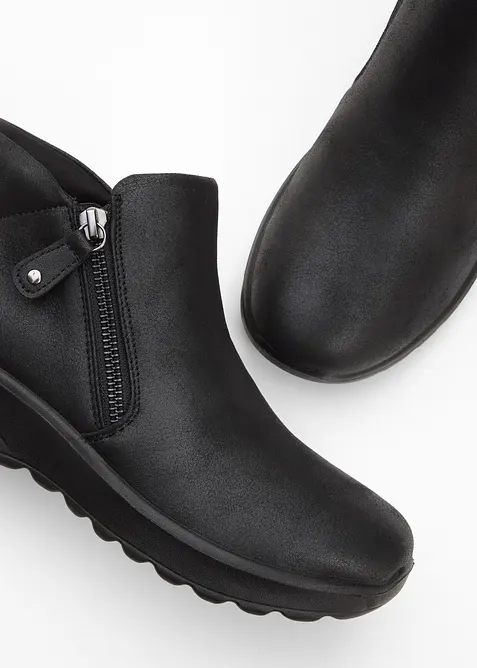 Kotníková obuv značky Skechers, Skechers