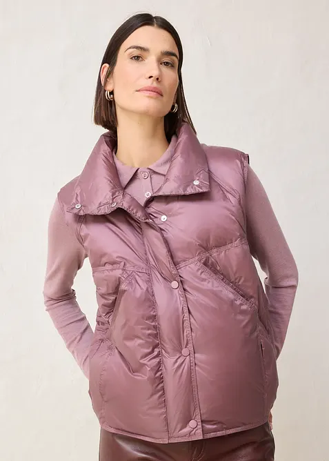 Prošívaná vesta s recyklovaným prachovým peřím, bonprix