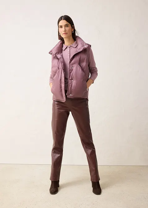 Prošívaná vesta s recyklovaným prachovým peřím, bonprix