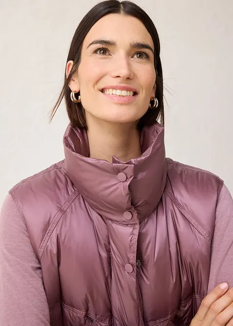 Prošívaná vesta s recyklovaným prachovým peřím, bonprix